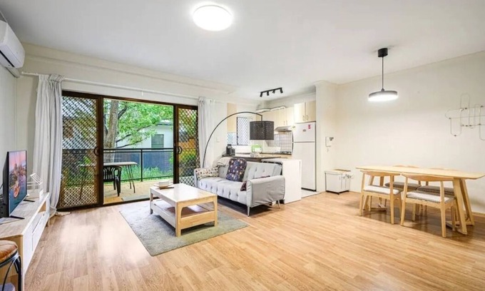 Burwood Apartment | Burwood 2Br Lovely APT near Train with car parkingn
