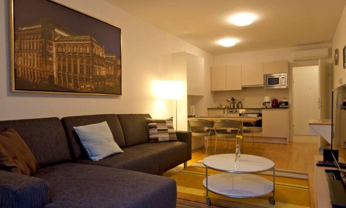 Schottenfeld Apartment | Business Balcony Apartment Neubau