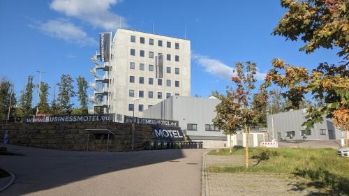 Heimsheim Hotel | BUSINESS-MOTEL with SmartTV, 20min massage, air-con, XXL-Parking, eCharging, Video-Security