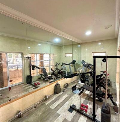 Ofin Cabin | Business Room with gym access