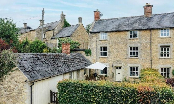 Quenington House | Buttercup Cottage in the heart of the Cotswolds