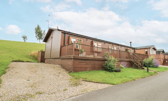 Tunstall Cottage | BUTTERFLY LODGE, pet friendly in Catterick, North Yorkshire