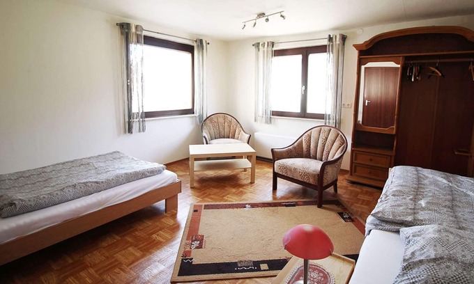 Hohenstadt Apartment | BW02 beautiful fitter's apartment in Hohenstadt with outdoor seating and free WiFi