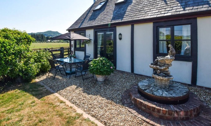 Meifod House | Bwthyn Efyrnwy in the beautiful Meifod