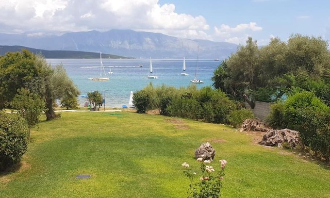 Nikiana House | By the sea
