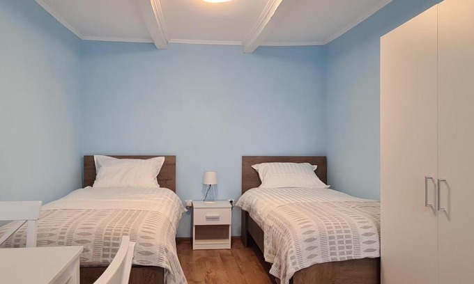Vanatori House | Căsuța Din Poienița
