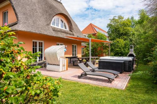 Hohenkirchen House | C 8 Reethaus REMY -Luxus mit Schwimmbad Dampfbad und Saunen und großen Grundstück exklusiv