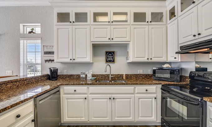 El Centro Beach Condo | C Dreams by Book That Condo