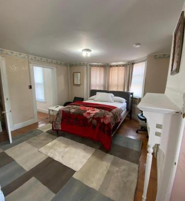 Jersey City House | C Jay Homes 6 minutes Walk to Journal square
