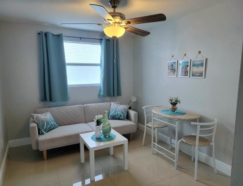 Bearss Plaza House | C & Y Guesthouse