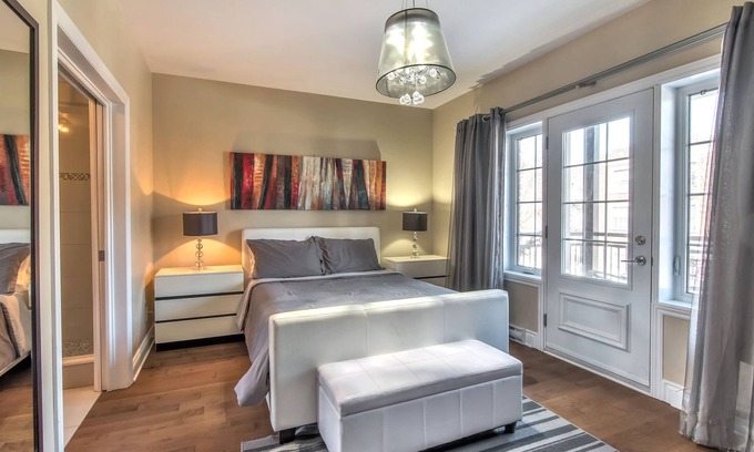 Cote-Des-Neiges—Notre-Dame-De-Grace Condo | Luxurious 2 bedroom, 2 balconies, 2 bath condo- Hi-Speed WIFI with FREE parking