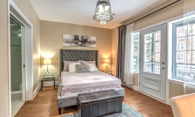 Cote-Des-Neiges—Notre-Dame-De-Grace Apartment | Luxury 2 bedroom, 2 bath condo , 2 balconies, hi speed WIFI with FREE parking