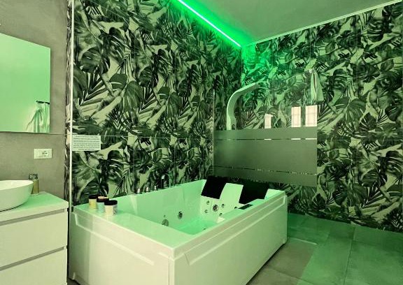 Milan Apartment | CA FOSCARI HARMONY Jacuzzi Apartment