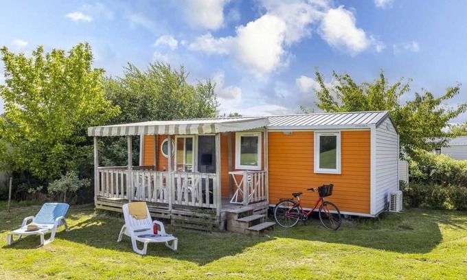 Sainte-Catherine-de-Fierbois House | Camping 5 étoiles - Piscine - ef0ghe