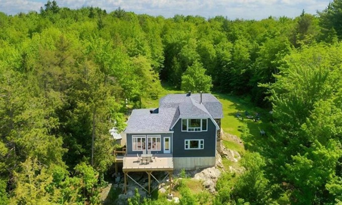 Saint-Denis-de-Brompton House | The Rock of Little Brompton Lake