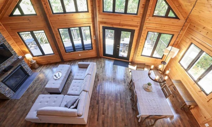 Sainte-Marguerite-du-Lac-Masson Ski Chalet | Edge of Lake Walfred - Spa - Mistral Club Walfred
