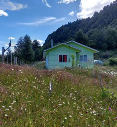 Coyhaique House | cabaña a 13 km de coyhaique camino lago atravesado, últimos 300 metros para vehículos 4x4