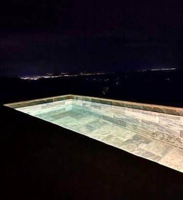 Miramar House | Cabaña con piscina y vista al mar