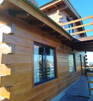 Villa General Belgrano Ski Chalet | Cabaña de quebracho de dos pisos