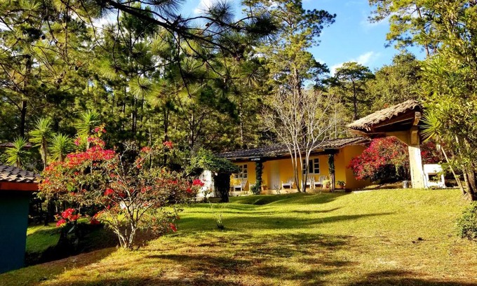 La Esperanza Hotel | Cabañas Bosque llano de la Virgen