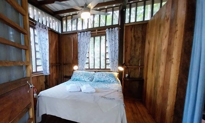Colon Resort | Cabana AGUACATE - Includes All Meals/Open Bar/Boat Transport, Cabana "DOS" en Resort Todo Incluido e