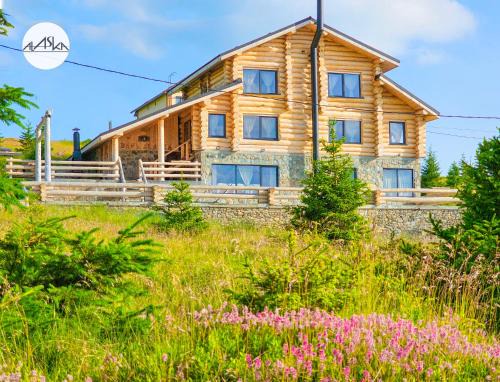 Novaci House | Cabana Alaska