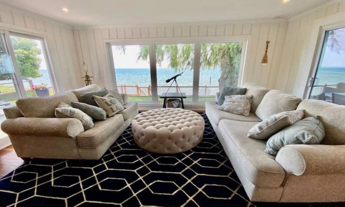 Hamilton Cottage | Cabana Lake House - welcome to our pet friendly paradise on the lake!