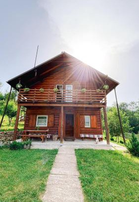 Partestii de Jos Ski Chalet | Cabana Trei Brazi Cacica