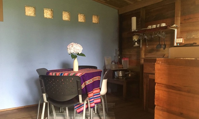 Volcan House | Cabañita El Cedro - Rustic and comfortable 200 meters from the main road - Volcan