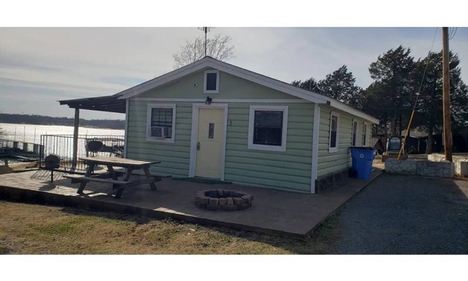 Longtown Cabin | Cabin #1 at Snug Harbor Cabins Lake Eufaula, OK
