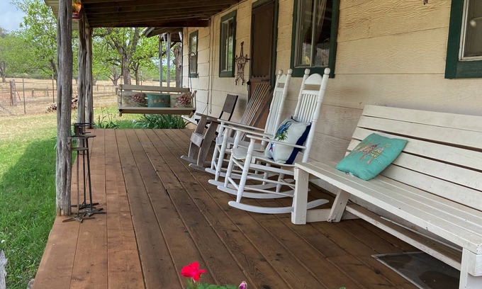 Lometa Cabin | Cabin- 10 miles from Colorado Bend State Park