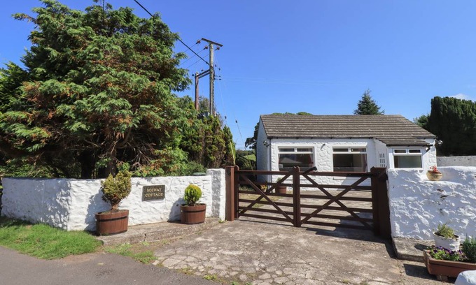 Cummertrees Cottage | Cabin ∙ 2 bedrooms ∙ 4 guests