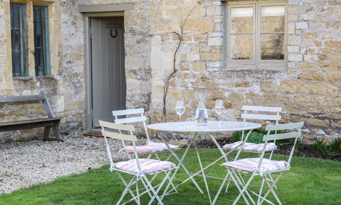 Chedworth Cottage | Cabin ∙ 2 bedrooms ∙ 4 guests