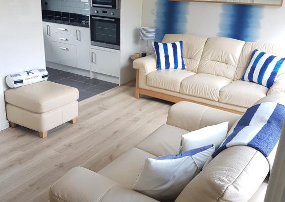 Bont Newydd House | Cabin 246 Riverside, Glan Gwna