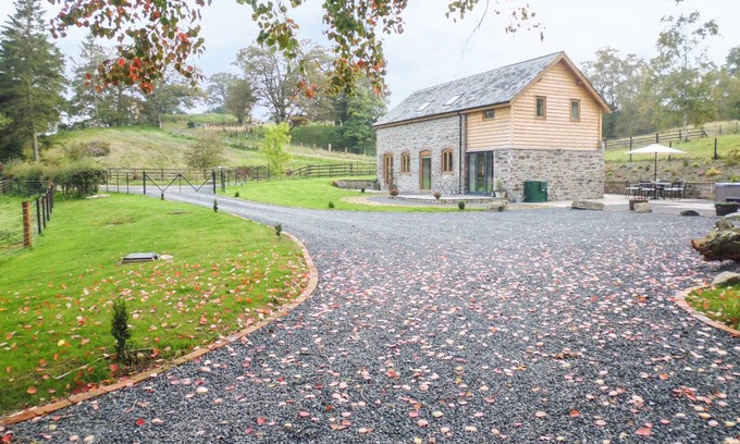 Llanbadarn Fynydd Cottage | Cabin ∙ 3 bedrooms ∙ 6 guests