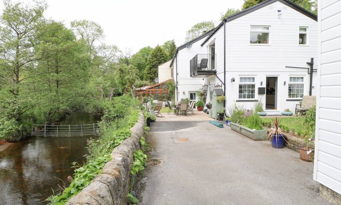 Haworth Cottage | Cabin ∙ 3 bedrooms ∙ 6 guests