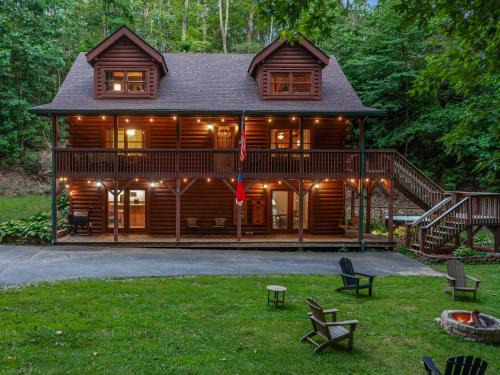 Marion House | Cabin 3 Miles off I-40-hot tub-firepit-secluded better than a Hotel