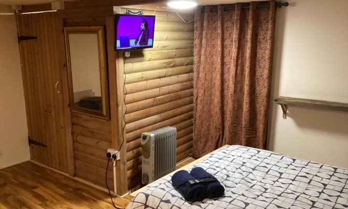 Fairseat Bed & Breakfast | Cabin 4