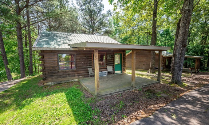 Buchanan House | Cabin 5 at Fishtale Lodge