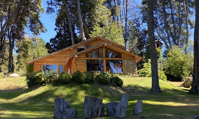 Llao Llao House | Cabin with coastline on Lake Morenito. PEACE, TRANQUILITY AND FAMILY