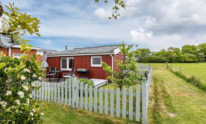 Emmelsbuell-Horsbuell Cabin | Cabin 'Bei Karin' with Private Terrace, Shared Garden and Wi-Fi