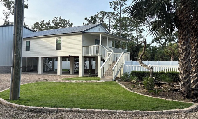Steinhatchee House | Cabin can sleep 7: 5 Adults and 2 Kids