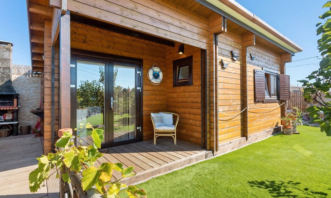 Peniche de Cima Cabin | Cabin 'Casa Em Madeira Com Jardim Privado' with Private Terrace, Private Garden and Wi-Fi