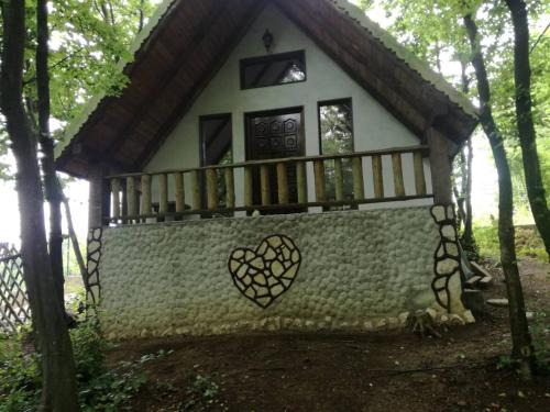 Novi Grad Sarajevo House | Cabin Hill Station Queen