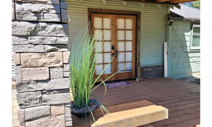 Springfield House | Cabin Homes with its Own Private Access Park