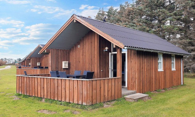 Nr. Lyngby House | Cabin in camping resort near beach