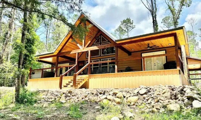 Octavia Cabin | Cabin in Hodgen OK - 3BR/2BATH - Sleeps 8
