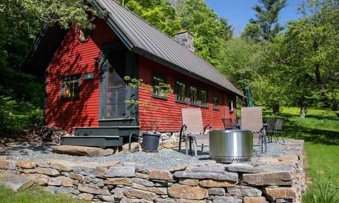 Barnard Cabin | Cabin in the Orchard near Silver Lake
