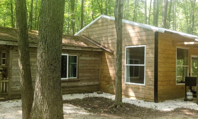 Westford Cabin | Cabin in the woods. Minutes to Pymatuning Lake.