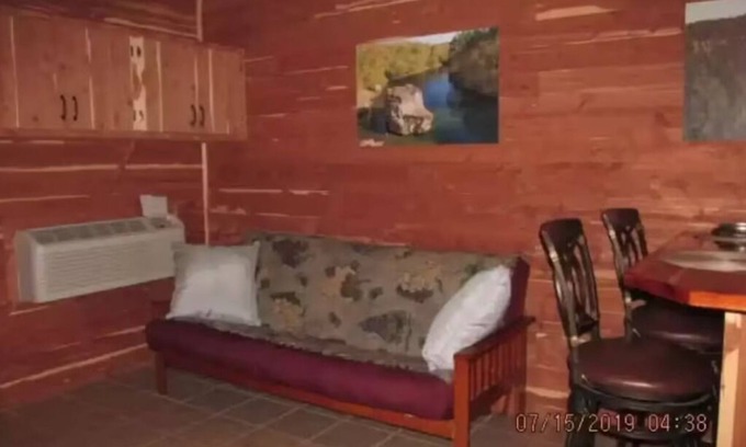 Ozark Cabin | Cabin near OHV/ATV trailheads and the Mulberry River at Cass Arkansas. Save 10% per day when booked 5 days or more.